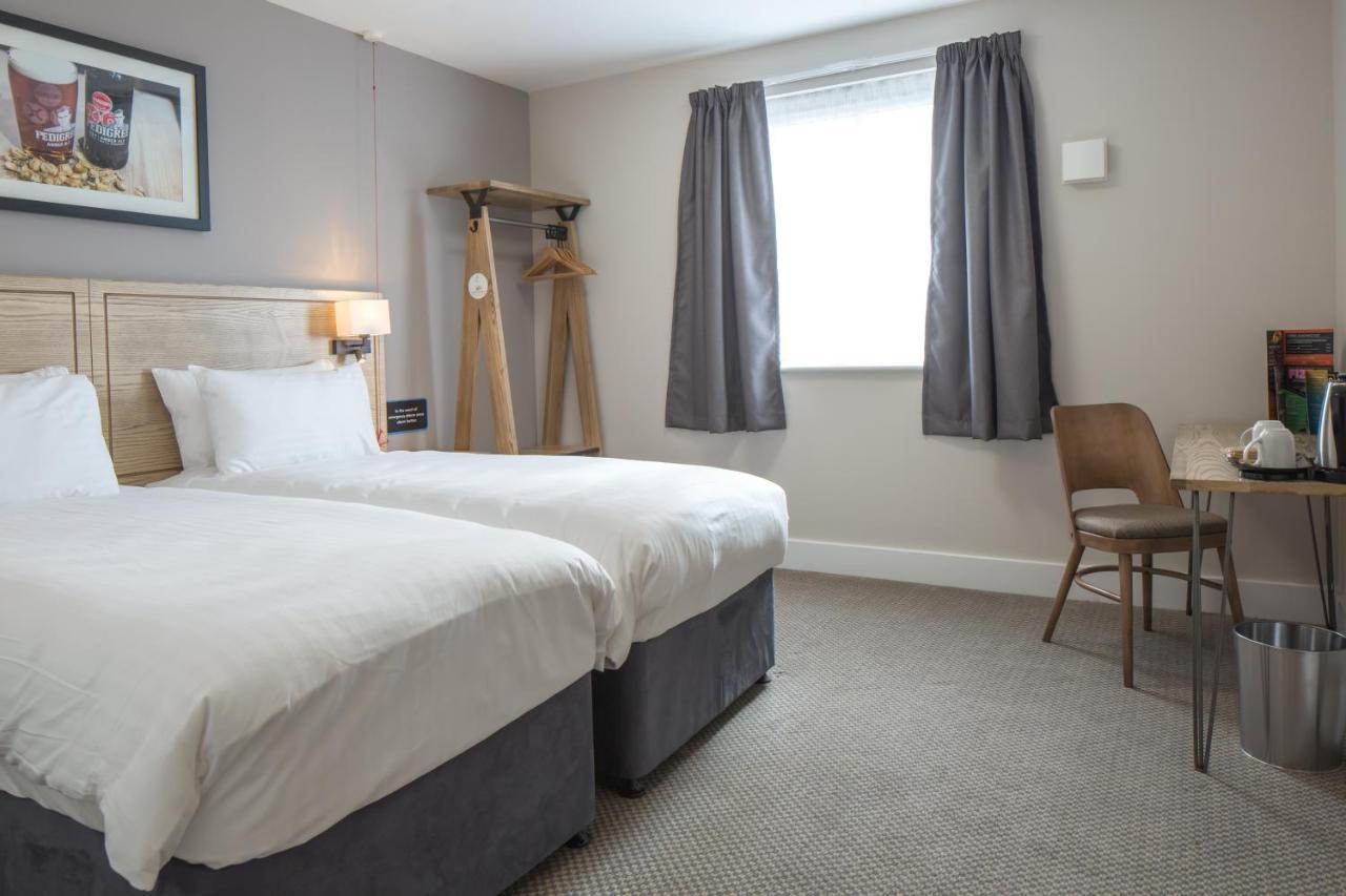 The Raven'S Cliff Lodge By Marston'S Inns Motherwell Eksteriør bilde