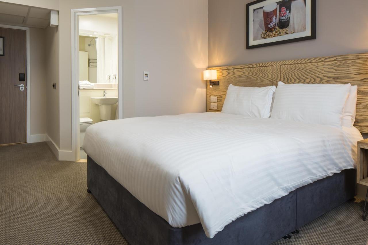 The Raven'S Cliff Lodge By Marston'S Inns Motherwell Eksteriør bilde